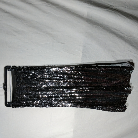 Carmen Marc Valvo Dresses & Skirts - Carmen Marc Valvo Sequin, Long Skirt. Size 6